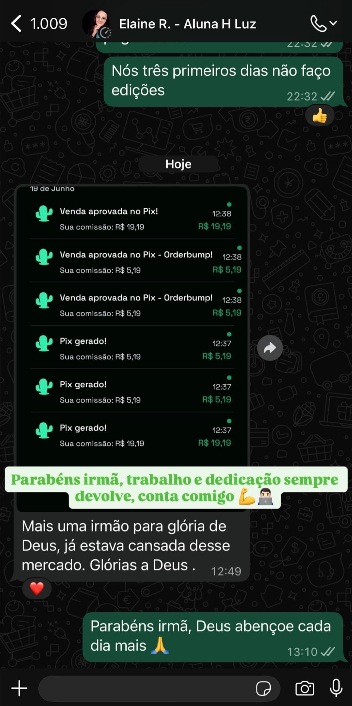 Imagem de uma conversa de WhatsApp com mensagens de fé e agradecimento a Deus.